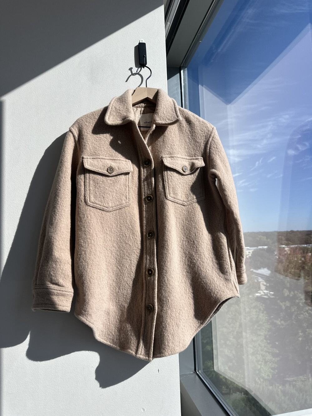 Aritzia Wilfred Free The Ganna Beige Spring Fall Shirt Jacket Sz M